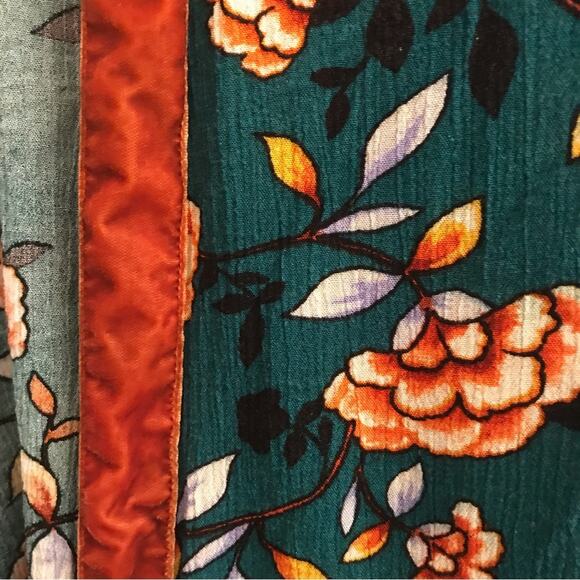 Forever 21 Floral Open front Top Size Large - Picture 5 of 7